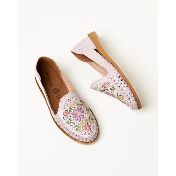 Handcrafted White Leather Flat Sandals Women's Size 6 Slip On Floral Embroidery - Picture 3 of 4